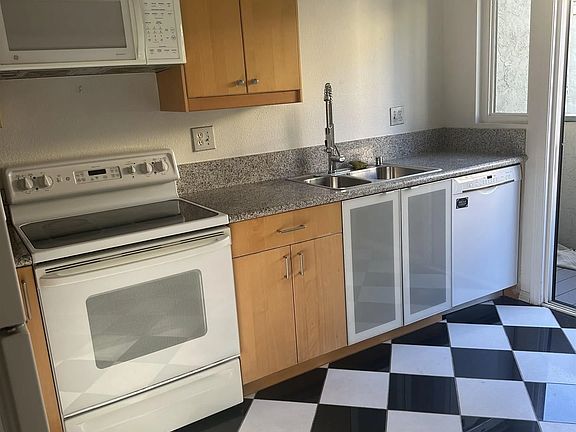 2nd image of 3312 Caminito Eastbluff #3312-128