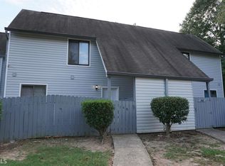 560 Country Greens Dr, Jonesboro, GA
