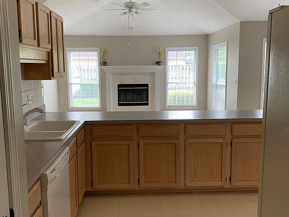 3rd image of 5380 Downington Dr