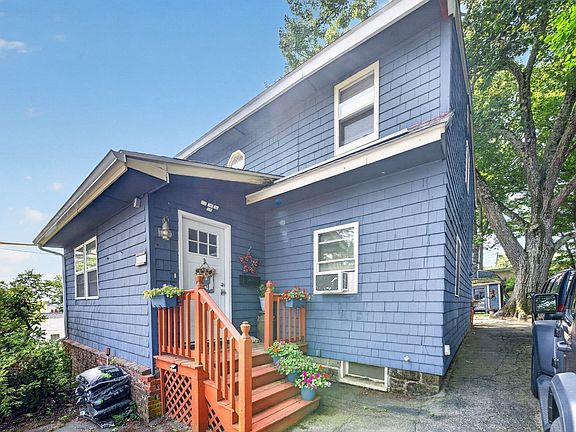 3rd image of 60 Harriett Ave