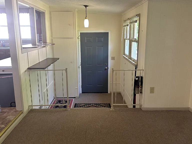 232 Bassett Ave — Photo 9
