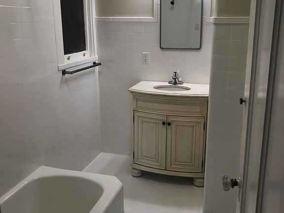 5th image of 2901 Washington St #3