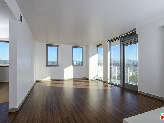 5th image of 3033 W Wilshire Blvd #1006