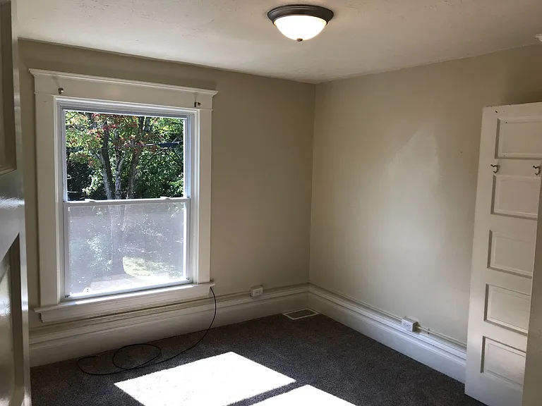 208 E Walnut St — Photo 12