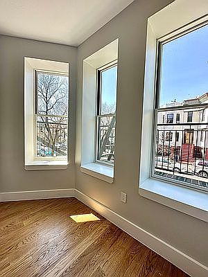 3rd image of 1354 Jefferson Ave #2T