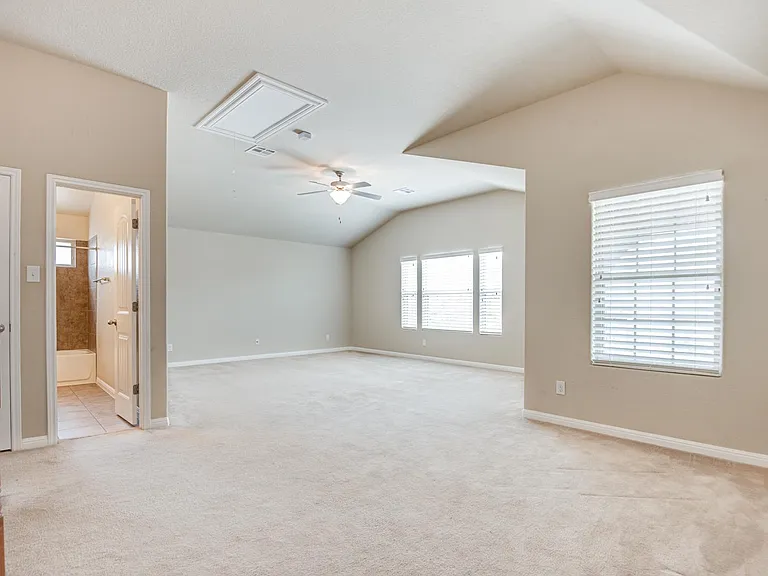 562 White Cyn — Photo 26