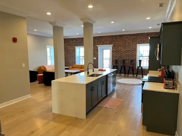 30 W 9th St, Anderson, IN 46016