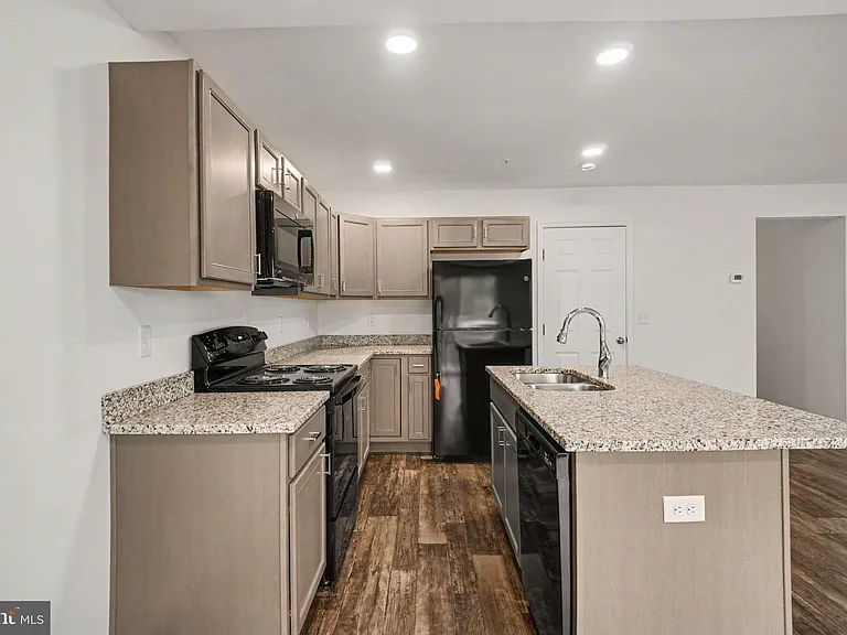 22 Sand St — Photo 12