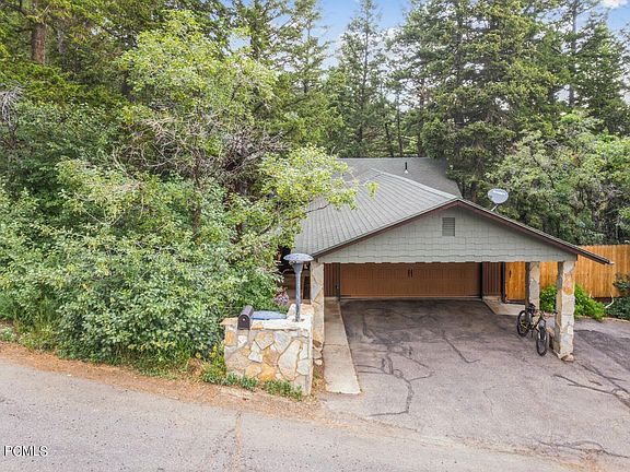 4th image of 140 Matterhorn Dr