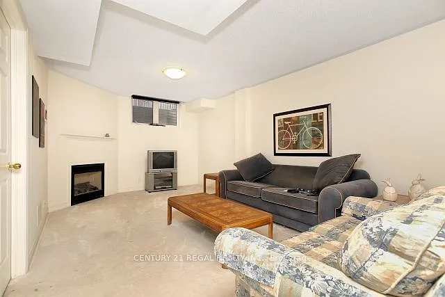 16 Thatcher Cres — Photo 16