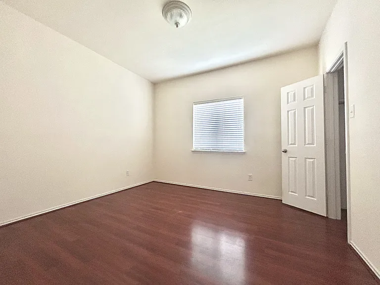 704 Corral St — Photo 9