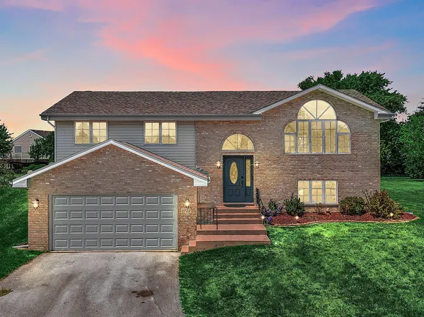 2722 Painted Leaf Ct, Crown Point, IN 46307