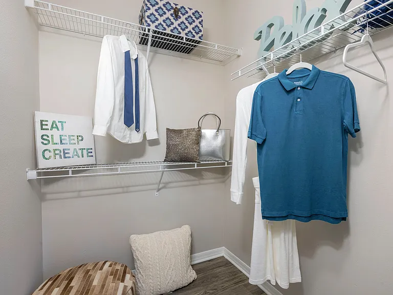 Indulge in the luxury of ample closet space in our guest bedrooms, complete with built-in organizers to elegantly house your cherished attire. Certain rooms even boast walk-in closets, where your fashion collection finds its perfect sanctuary.