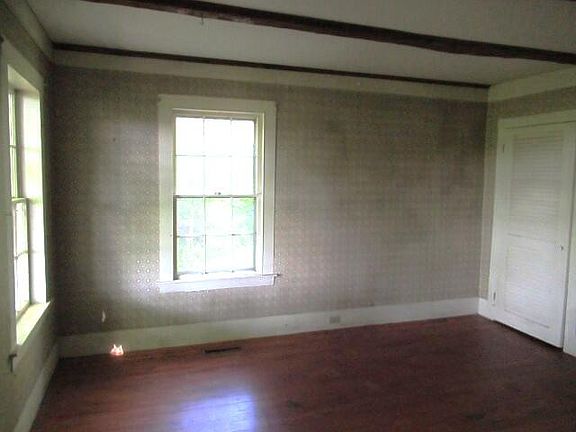 5th image of 323 Readfield Road