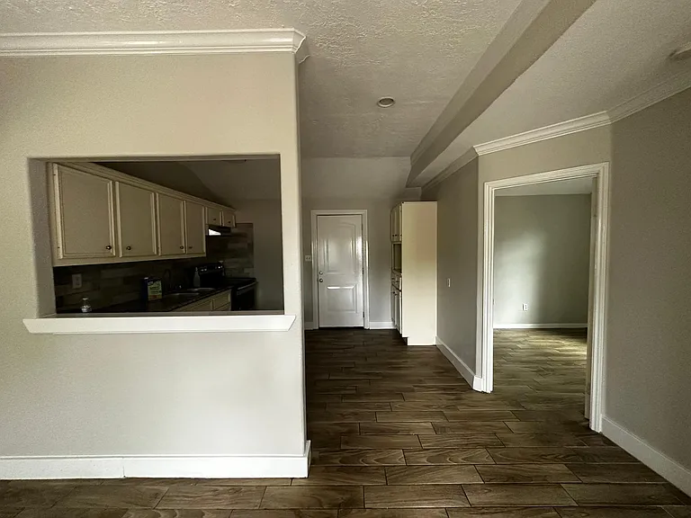 304 Truman St #B — Photo 4