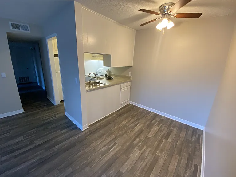 C102 Hickory Hill Ln #C102 — Photo 1