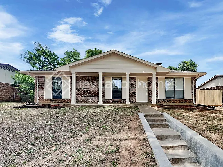 717 Holly Oak Dr — Photo 1
