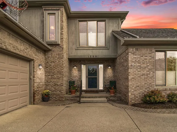 1280 Wedgewood Cir, Saline, MI 48176