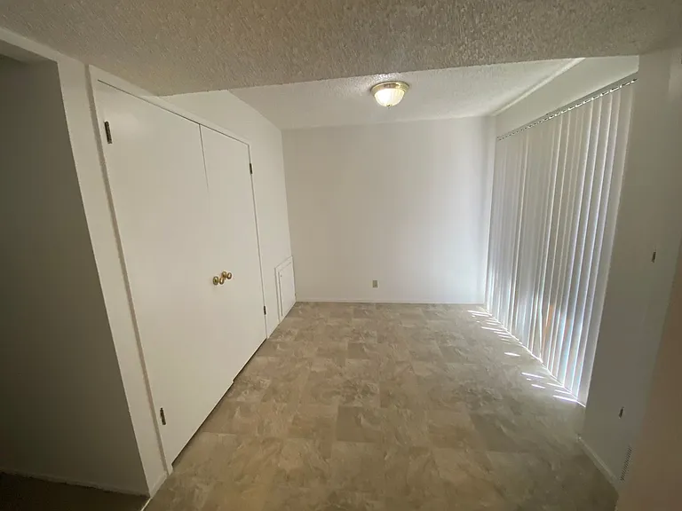 313 Eldridge Ave — Photo 4