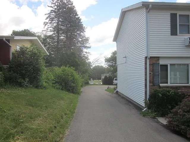 2 bed, 1.5 bath, 900 sqft, $1,250 — Photo 4