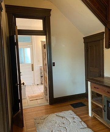 5th image of 3835 Burwood Ave #1