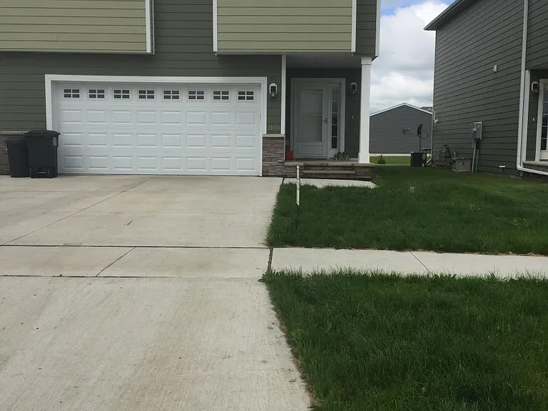 1172 Lindsey Ln — Photo 4