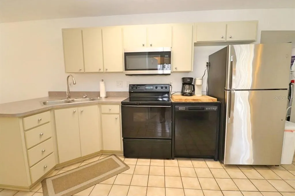 2 bed, 2.0 bath, 1000 sqft, $3,500 — Photo 4