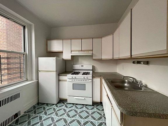 3rd image of 62-82 Saunders St #44J