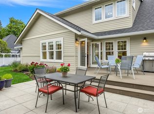 1241 Cherry Ave NE, Bainbridge Island, WA
