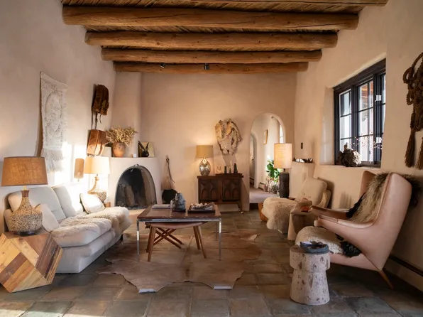 7236 Highway 518, Ranchos De Taos, NM 87557