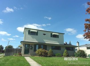 27725 Larry St, Roseville, MI 48066
