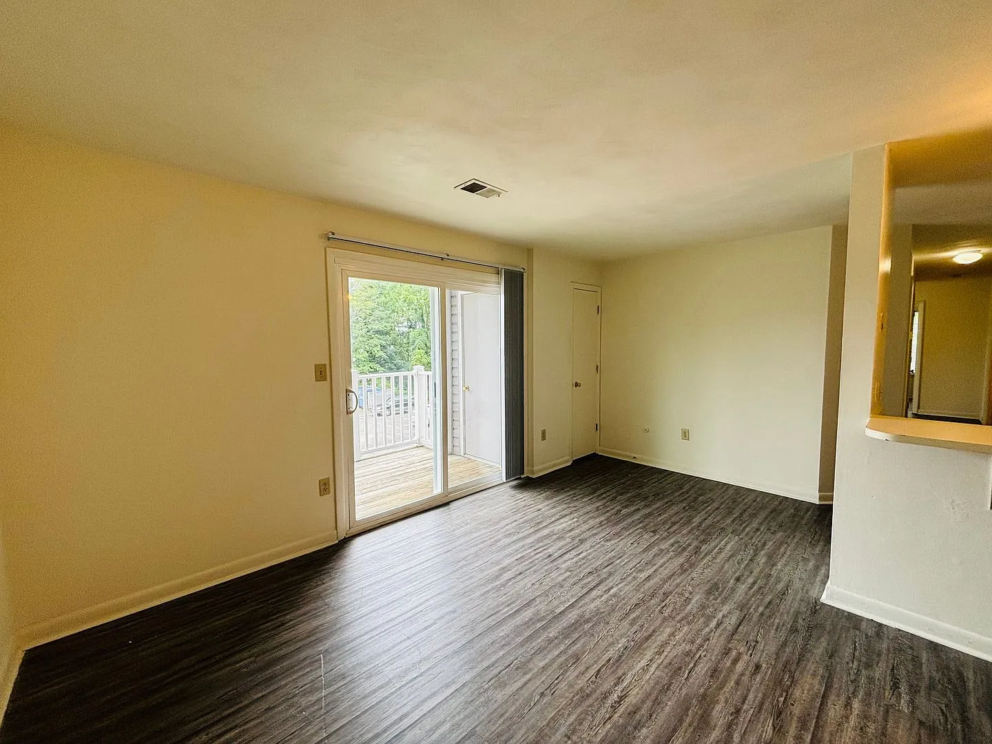 4 Bedroom 2 Bath Condo — Photo 4