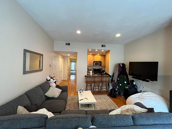 2nd image of 64A Telegraph St #1