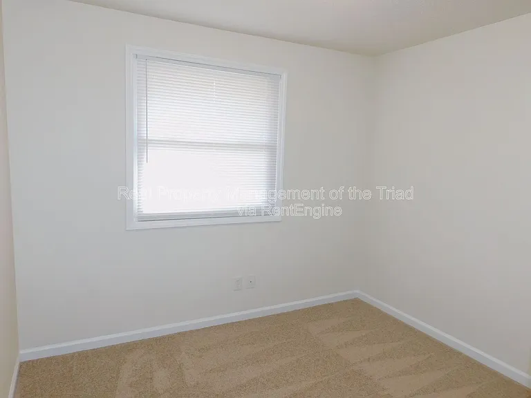 2300 Willow Rd — Photo 10