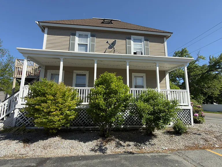 1396 Bridge St #1 — Photo 2