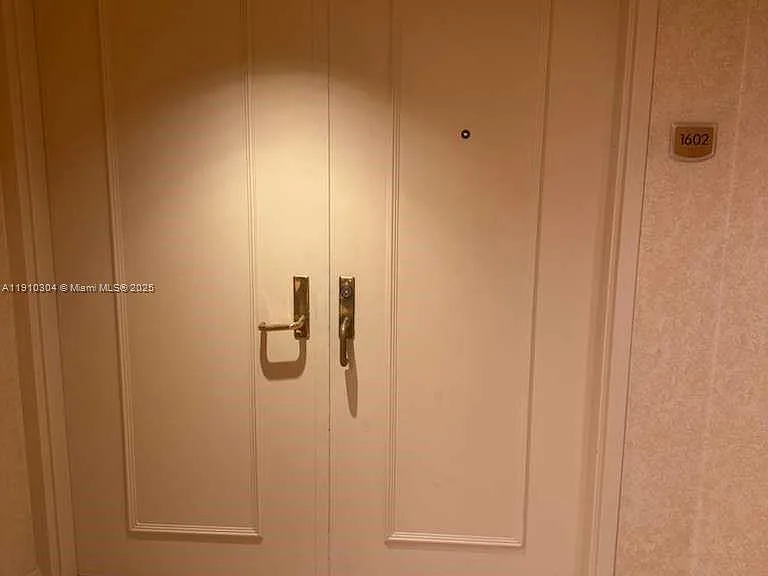 5025 Collins Ave #1602 — Photo 27