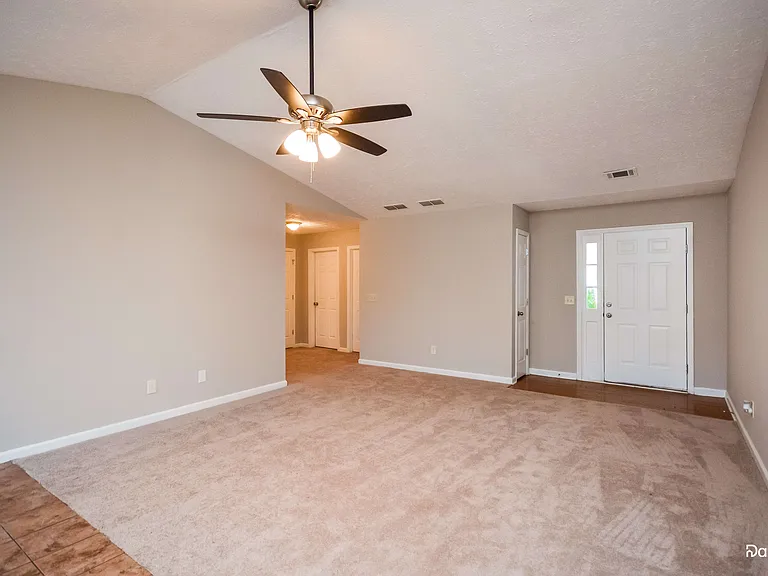 300 Claremont Dr — Photo 6