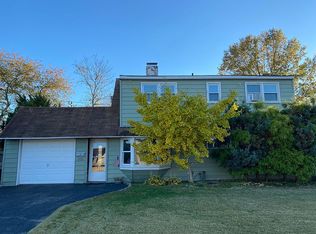 289 Elm Dr S, Levittown, NY 11756