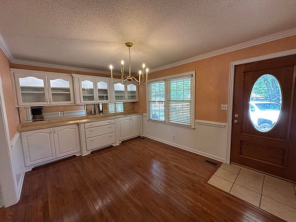 5th image of 223 Blalock Rd