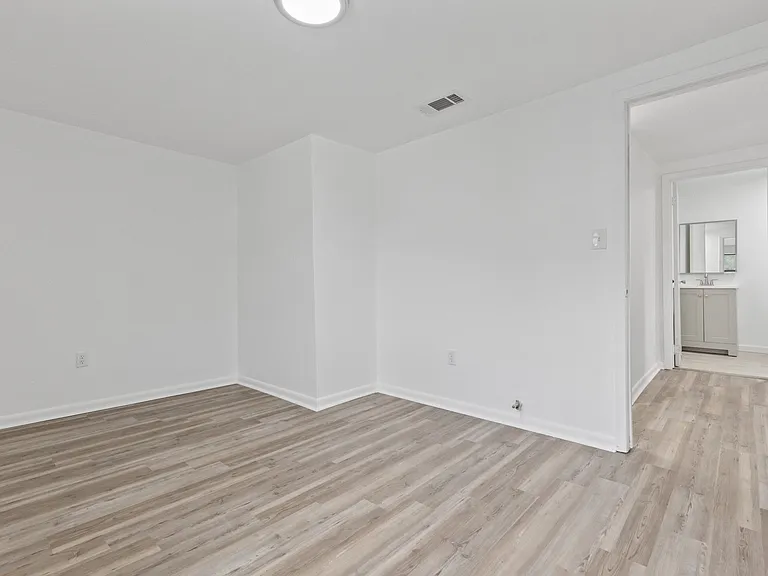 2201 S Pine St #1 — Photo 15