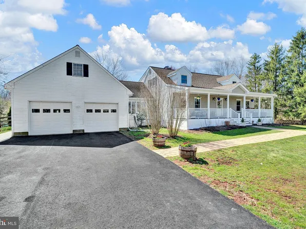 68 Featherbed Ln, Hopewell, NJ 08525