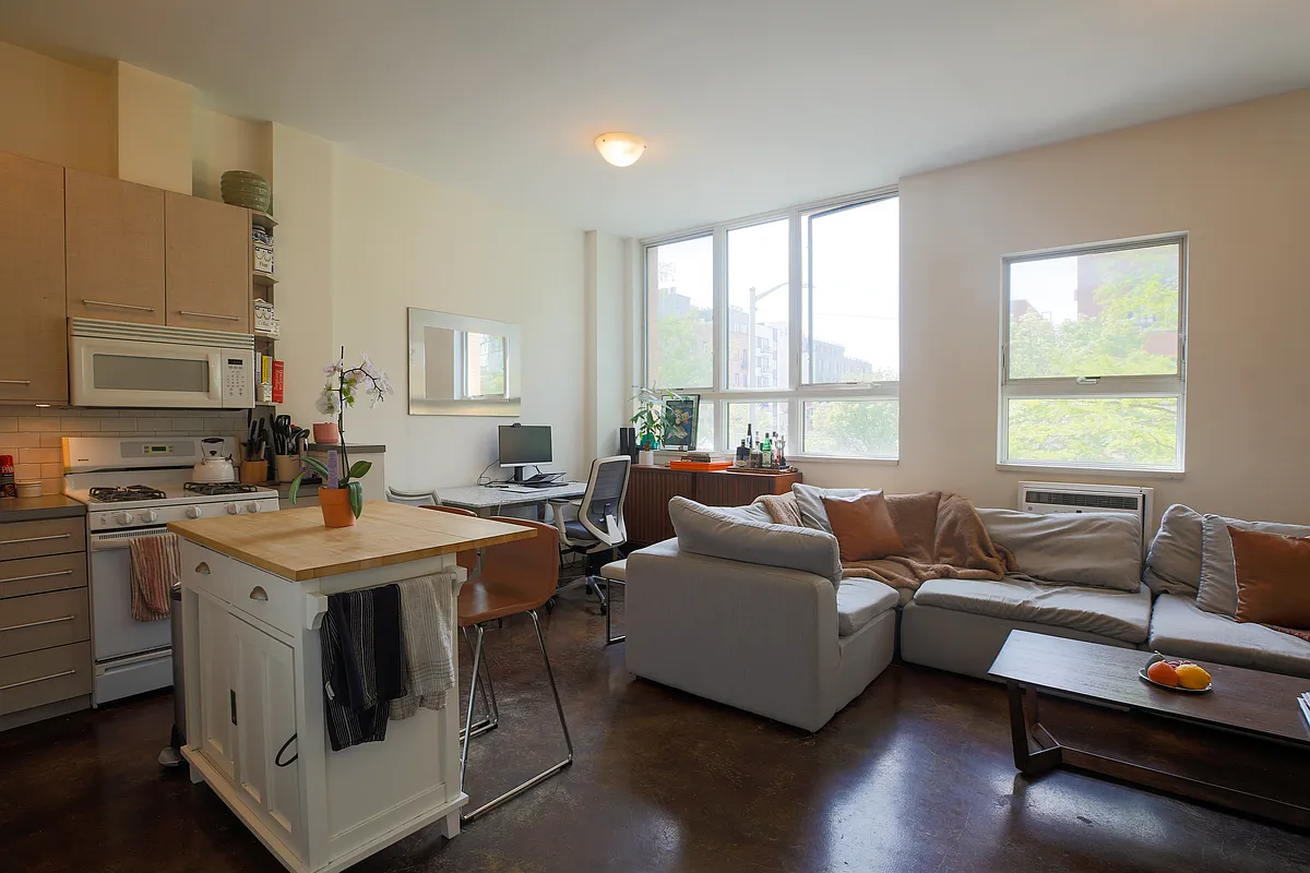 Building Photo - 129 Roebling St #1