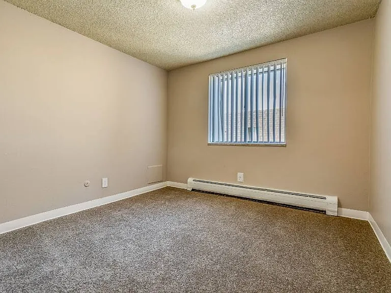 Bridge Square Apartments — Photo 16