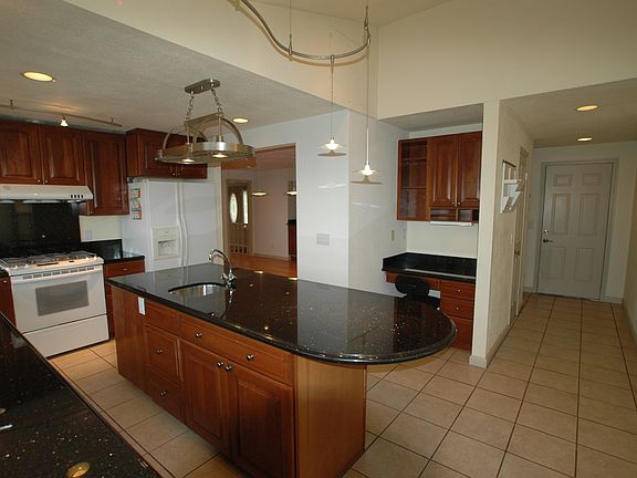 3rd image of 9824 NE 34th St