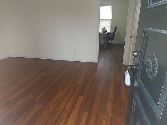 2nd image of 525 Yvonne Dr