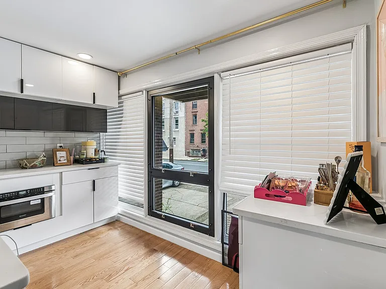 1130 Lombard St — Photo 10