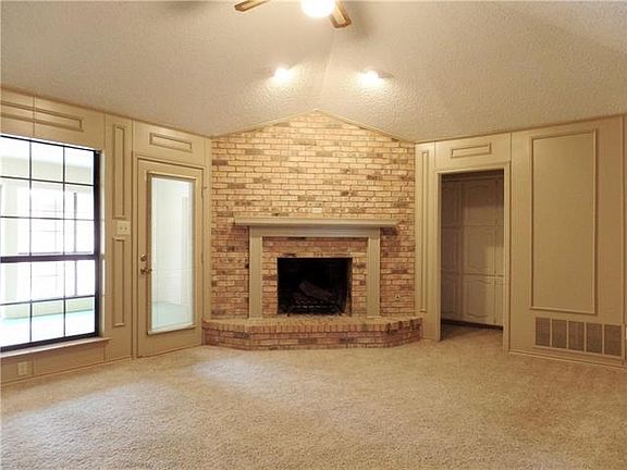 4th image of 1321 Cambridge Ln