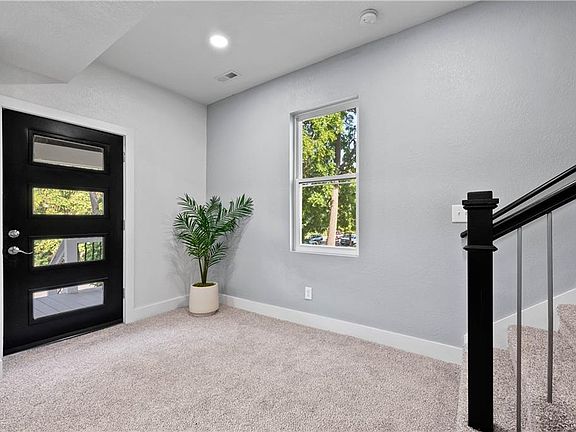 4th image of 2733 Olive St