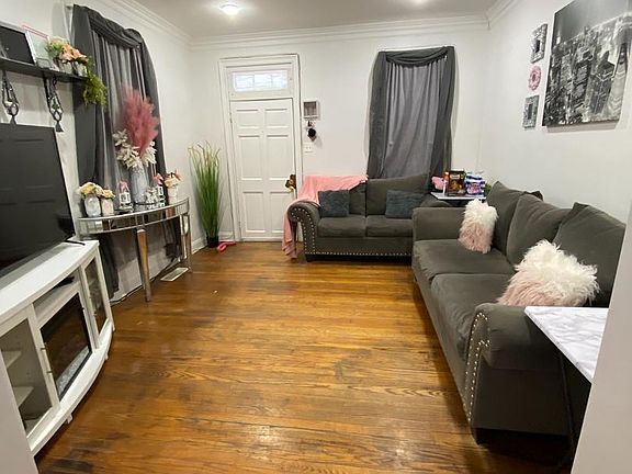 3rd image of 1004 Salem Ave