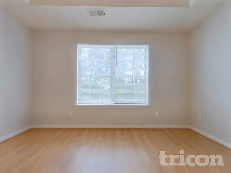 3020 Lake Park Ct — Photo 5